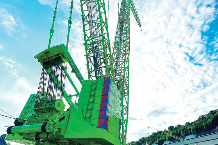 Grúa Tadano CC 38.650-1