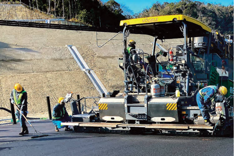 Vögele construye una pista espectacular en las montañas de Japón