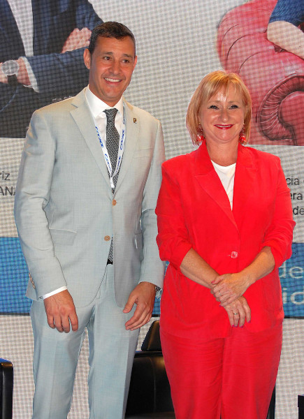 Inauguración, con Raúl Gomariz, presidente de Anapat, y Leticia García Sánchez, Consejera de Industria, Comercio y Empleo de la Junta de Castilla y León.