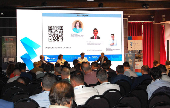  La Mesa del Alquiler. De izda. a dcha., Ramón Santamaría, de Anapat; Pilar Carrascosa, de Construcía; Javier García, de Molins Precast Solutions; y Ramón Socorro, de Acciona Construcción