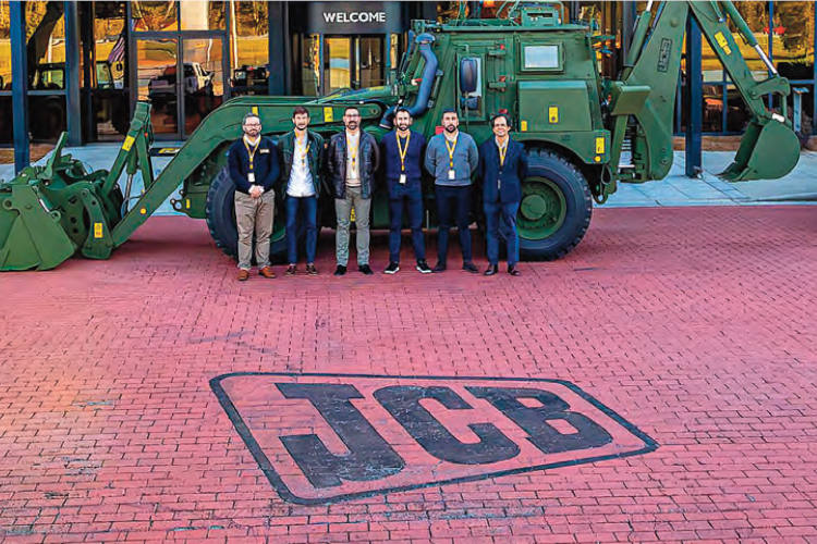 El equipo de Walkia y JCB Maquinaria en la sede estadounidense de la compañía británica