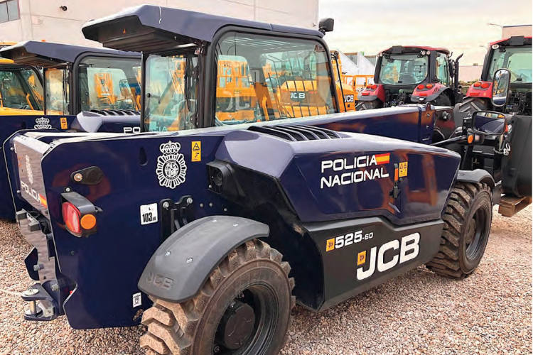 Walkia entrega tres nuevos equipos JCB a la Policía Nacional
