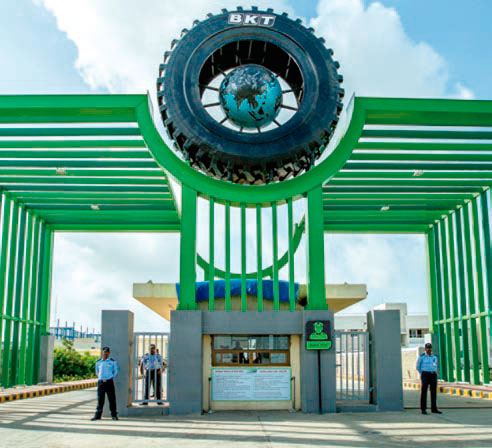 Entrada principal a la fábrica de BKT en Bhuj, en el estado de Gujarat
