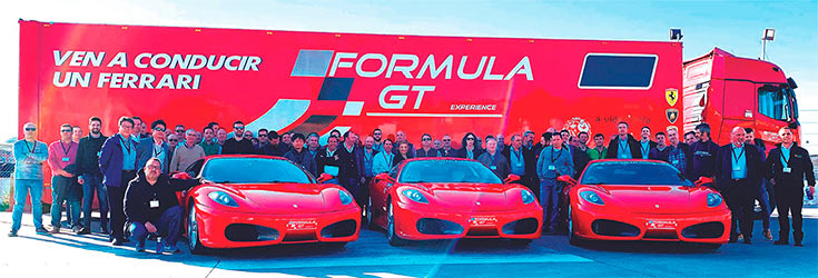 Distribuidores de Takeuchi y directivos de Huppenkothen