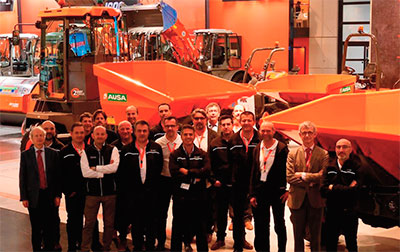 El personal de Ausa en el stand de la feria, capitaneados por los hermanos Perramón El personal de Ausa en el stand de la feria, capitaneados por los hermanos Perramón