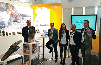 Los responsables de Cohidrex preparados para cumplimentar a sus clientes en Bauma Los responsables de Cohidrex preparados para cumplimentar a sus clientes en Bauma
