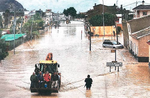 JCB ayudando ante el dana