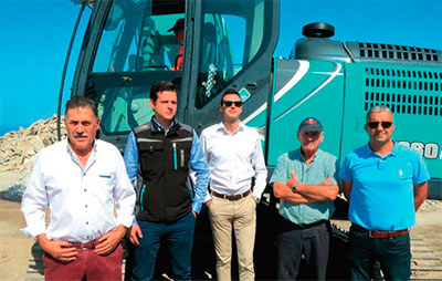 Amando Astorga, de Esla Ballonti y presidente de la Asociación Vizcaína de Excavadores; Daniel Rodríguez, de Kobelco; Rubén Gómez, de Aurteneche; Juan Ramón Anasagasti, de J. Ramón Anasagasti; e Iñaki Redondo, de Aurteneche