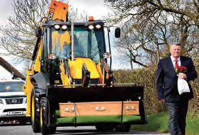 Geoffrey Durham fue llevado a su funeral en el cucharón de una retrocargadora JCB 3CX