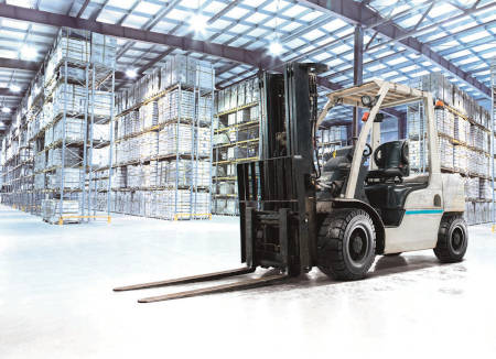 Carretilla elevadora calzada con los nuevos neumáticos BKT Maglift