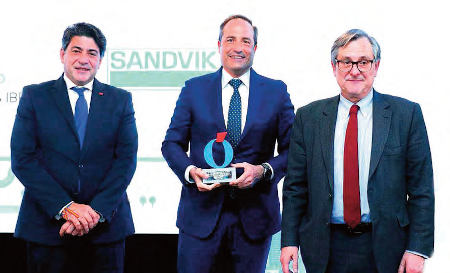 El consejero David Pérez García, Enrique Mota, director general de Sandvik y Francisco Marhuenda, director del diario «La Razón».