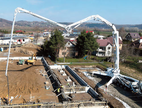 Bomba de CIFA sobre camión Steeltech K56L