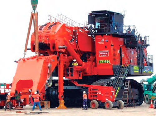 Montaje de la gigantesca Hitachi EX-8000-6.