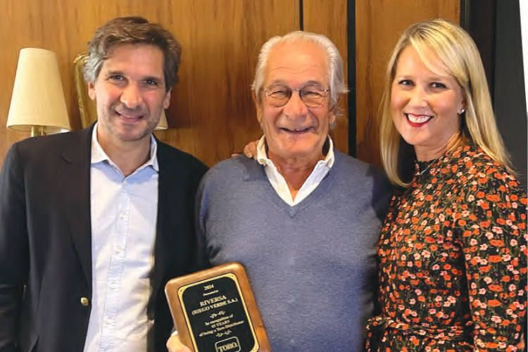 Sandro Lara, CEO de Riversa, Julián Lara, presidente de Riversa, y Amy Dahl, vicepresidenta de Toro Internacional