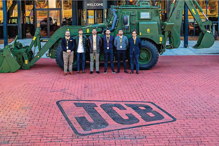 El equipo de Walkia y JCB Maquinaria en la sede estadounidense de la compañía británica