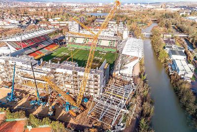 Grúa Demag en el Estadio