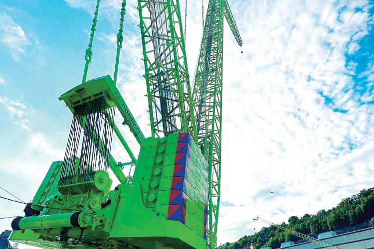 Grúa Tadano CC 38.650-1