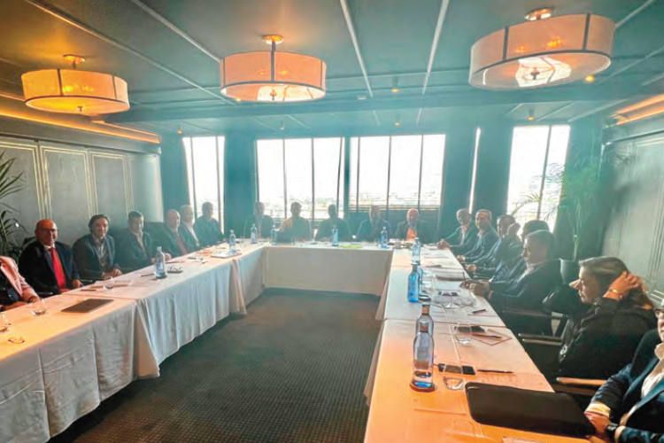 La Última. Asamblea general de la Alianza Eleva