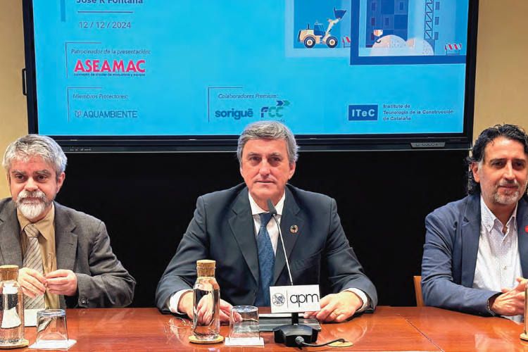 Josep R. Fontana, jefe de mercados de ITeC; Francisco Diéguez, director general de ITeC; y Juan José Torres, presidente de Aseamac.