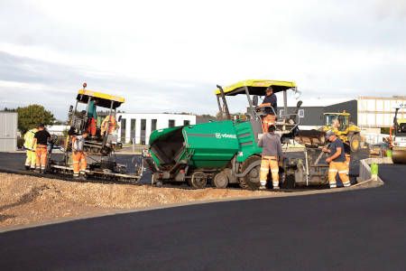 Maestra de las curvas Vögele Super 1303-3i