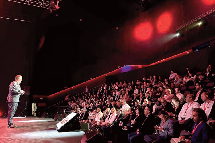 Juan Pablo Viniegra, secretario general de la AECE