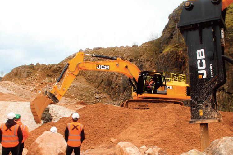 El martillo hidráulico HM330T de JCB está especificamente diseñado para la excavadora 370X LC.