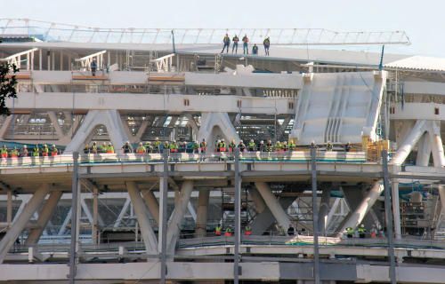 Los trabajadores en las obras del estadio Santiago Bernabéu
