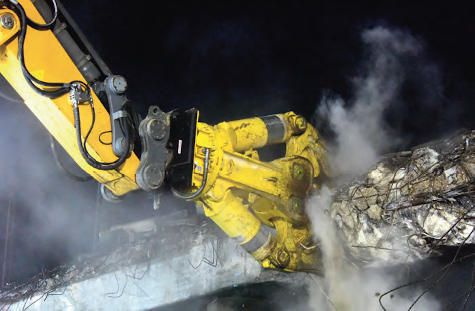 Demolición de puentes con mordazas y martillos Epiroc