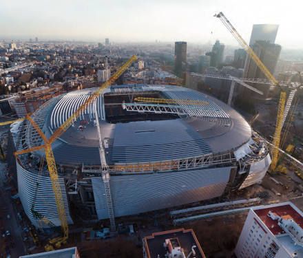 Liebherr coloca el techo del Bernabéu