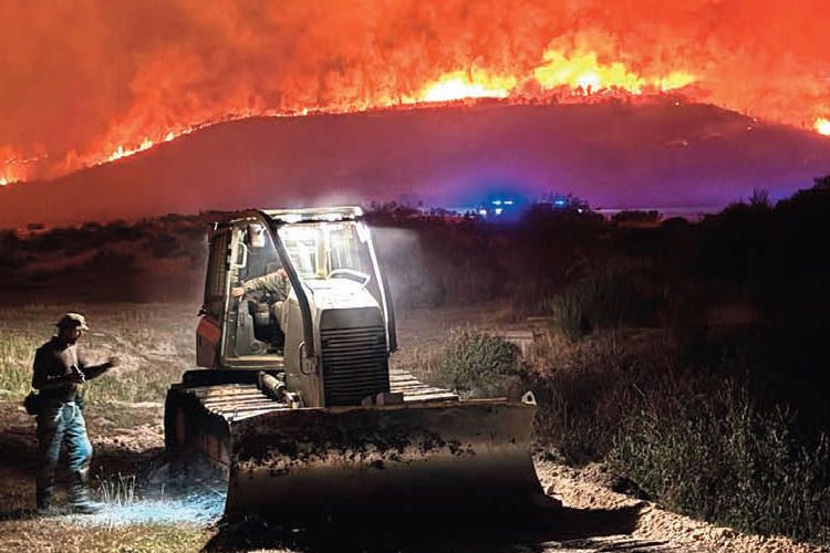 Hombres y máquinas contra el fuego