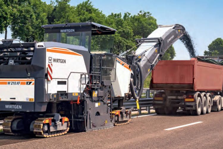 W 210 XF con tecnología innovadora, óptimamente equipada para los trabajos de fresado más exigentes